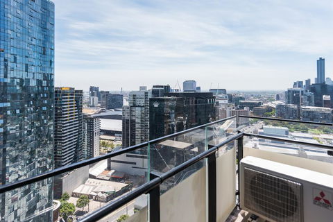 The Platinum Apartment In Melbourne - Airlie Beach Holiday 2