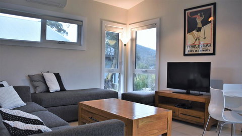 The Retreat - Crackenback Resort - Airlie Beach Holiday 0