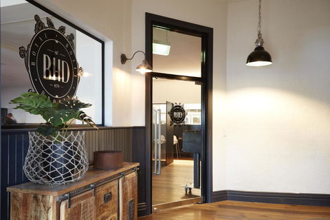 The Royal Hotel, Drouin - Airlie Beach Holiday 0