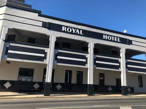 The Royal Hotel, Drouin - Airlie Beach Holiday 1