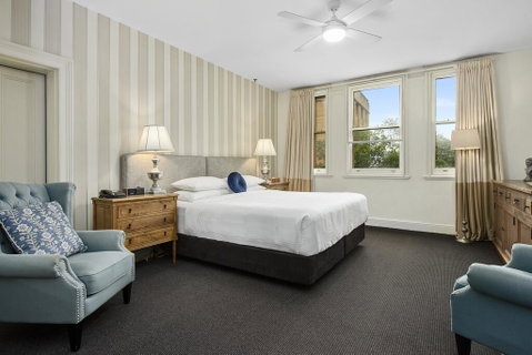 The Russell Hotel - Airlie Beach Holiday 1