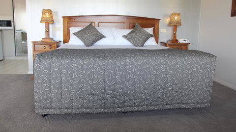 The Saltbush Motor Inn - Airlie Beach Holiday 0