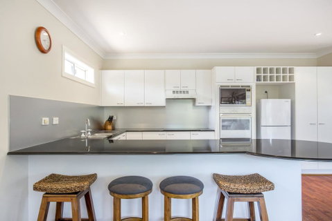 The Sands - 4/46 Jones Avenue Mollymook - Airlie Beach Holiday 1