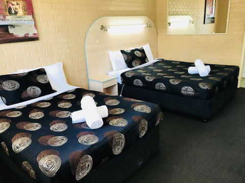 The Shamrock Hotel - Airlie Beach Holiday 1