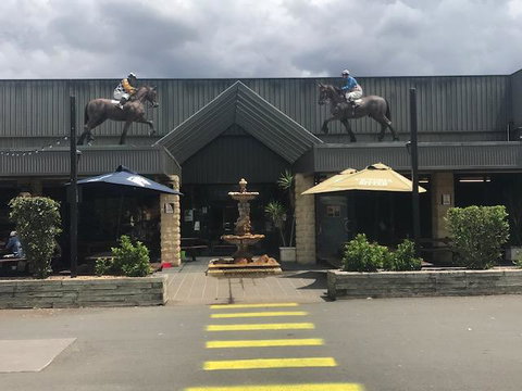 The Sportsman's Hotel - Airlie Beach Holiday 0