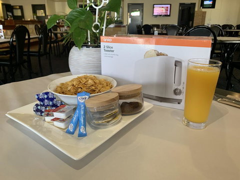 The Victoria Hotel - Airlie Beach Holiday 1