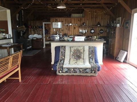 The Woolshed And Farmhouse Blue, Bruny Island - Airlie Beach Holiday 1