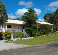 Tinaroo Sunset Retreat - Airlie Beach Holiday