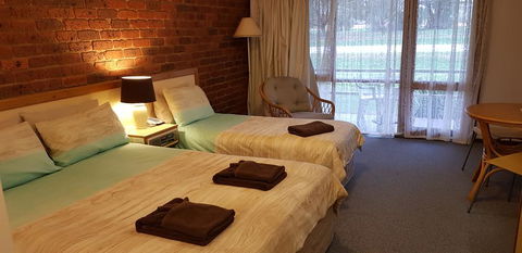 Tooleybuc Club Motor Inn - Airlie Beach Holiday 2