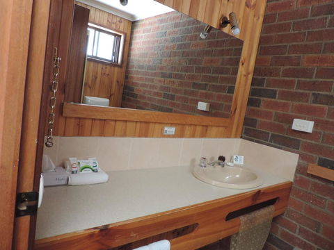 Tooleybuc Country Roads Motor Inn - Airlie Beach Holiday 1