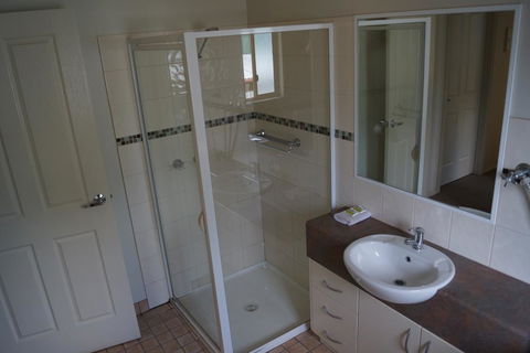 Tooleybuc River Retreat Villas - Airlie Beach Holiday 3