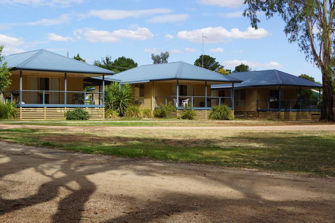 Tooleybuc River Retreat Villas - Airlie Beach Holiday 0