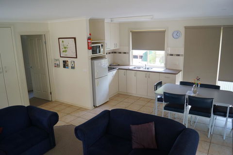Tooleybuc River Retreat Villas - Airlie Beach Holiday 1