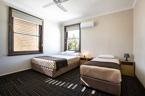 Toongabbie Hotel - Airlie Beach Holiday 1