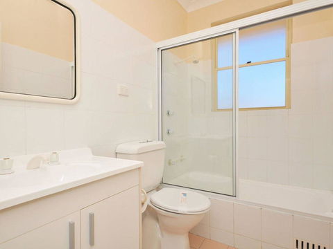 Toowoon Beach View 3br Villa 4 Just Steps To Beach With Views - Airlie Beach Holiday 3