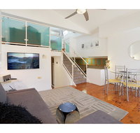 Top Floor Apartment Steps To Darling Harbour  ICC - Airlie Beach Holiday