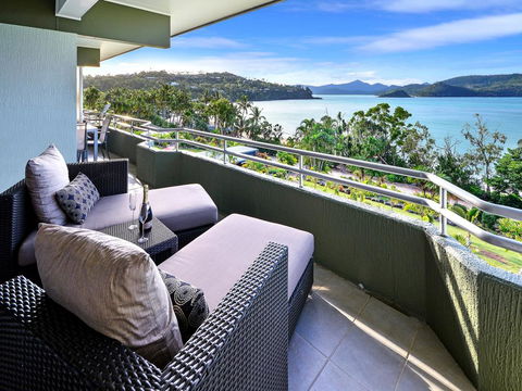Top Floor Hibiscus Apartment 208 - Airlie Beach Holiday 2