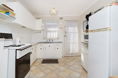 Toowoon Bay Beachside Unit, Unit 4 - Airlie Beach Holiday 1