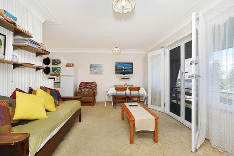 Toowoon Bay Beachside Unit, Unit 4 - Airlie Beach Holiday 2