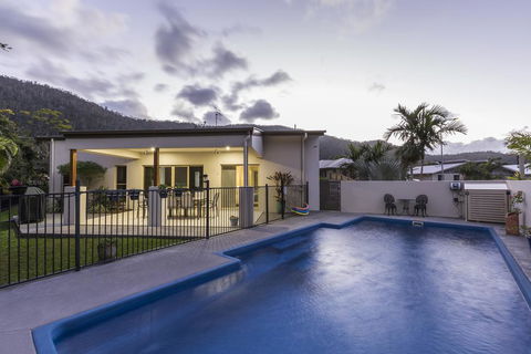 Tropical Private Holiday House With Pool - Airlie Beach Holiday 1