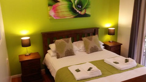 Turtle Reef Bed & Breakfast Cairns - Airlie Beach Holiday 3