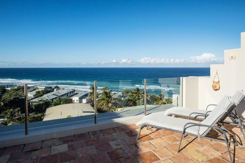 Tuscan Inspired Townhouse Minutes From The Beach - Airlie Beach Holiday 1
