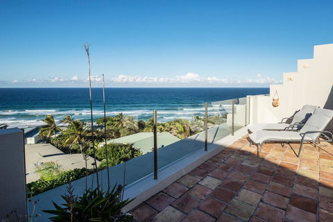 Tuscan Inspired Townhouse Minutes From The Beach - Airlie Beach Holiday 0
