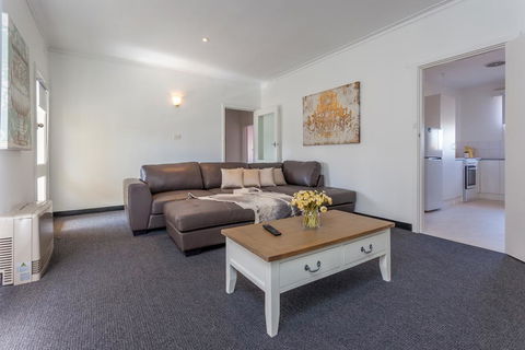 Twelve Errard - Airlie Beach Holiday 0