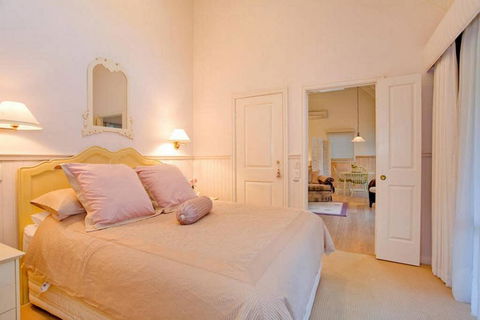 TWISTED WILLOW - Spa, Fireplace, Couples Retreat - Airlie Beach Holiday 2