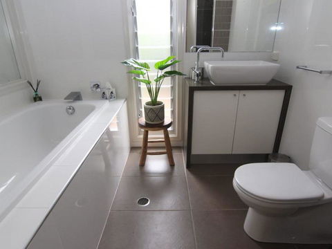 Two Sands Town House - Airlie Beach Holiday 1