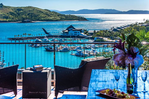 Uisce Luxury Holiday House With Jacuzzi Pool Table Cinema Premium Foxtel And Two Buggies - Airlie Beach Holiday 1