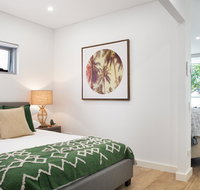 Ultra Modern Studio Suite with Balcony Near Shops - Airlie Beach Holiday