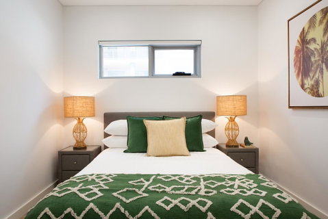 Ultra Modern Studio Suite With Balcony Near Shops - Airlie Beach Holiday 3