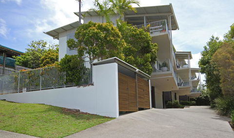 Unit 2, Sea Breeze Villas- 39 First Avenue Coolum - WIFI, 400 Bond - Airlie Beach Holiday 0