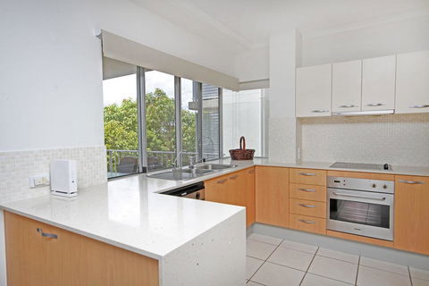 Unit 2, Sea Breeze Villas- 39 First Avenue Coolum - WIFI, 400 Bond - Airlie Beach Holiday 2