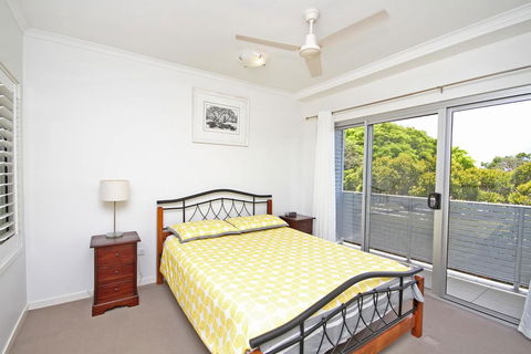 Unit 2, Sea Breeze Villas- 39 First Avenue Coolum - WIFI, 400 Bond - Airlie Beach Holiday 3