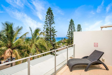 Unit 207 Plantation - Rainbow Beach, Ocean Facing - Plantation Resort Unit, Incredible Views, Top Floor - Airlie Beach Holiday 2