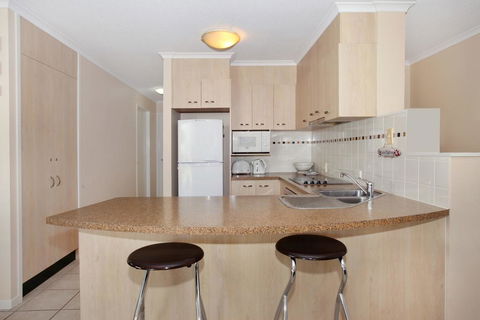 Unit 3, On The Park, 22 Frank Street Coolum Beach, 400 BOND, LINEN INCLUDED - Airlie Beach Holiday 3