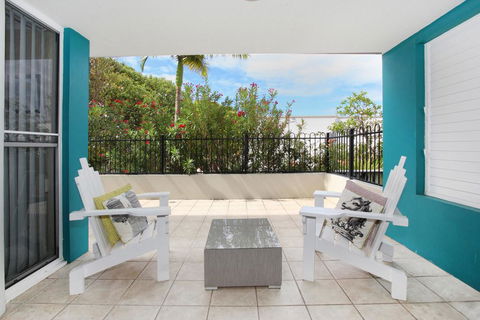 Unit 3, On The Park, 22 Frank Street Coolum Beach, 400 BOND, LINEN INCLUDED - Airlie Beach Holiday 0