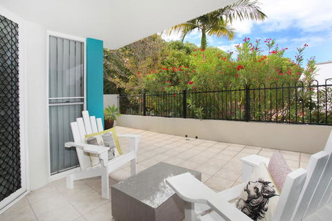 Unit 3, On The Park, 22 Frank Street Coolum Beach, 400 BOND, LINEN INCLUDED - Airlie Beach Holiday 1