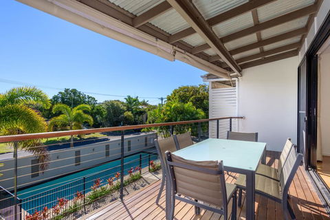 Unit 4 Rainbow Surf - Modern, Double Storey Townhouse With Large Shared Pool, Close To Beach And Shop - Airlie Beach Holiday 3