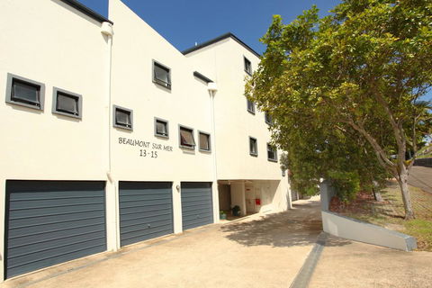 Unit 4, Beaumont Sur Mer, 13 - 15 Pacific Terrace Coolum Beach, 400 BOND, LINEN SUPPLIED - Airlie Beach Holiday 2