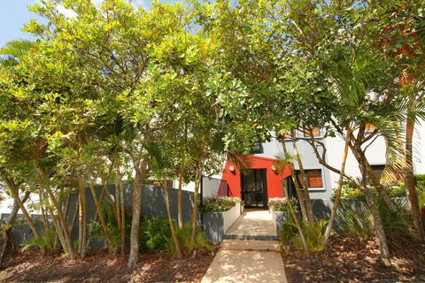 Unit 4, Beaumont Sur Mer, 13 - 15 Pacific Terrace Coolum Beach, 400 BOND, LINEN SUPPLIED - Airlie Beach Holiday 3