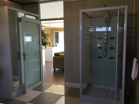 Urban Edge Apartments Bendigo - Airlie Beach Holiday 1