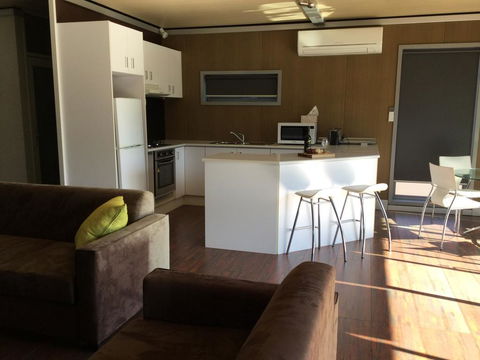 Urban Edge Apartments Bendigo - Airlie Beach Holiday 2