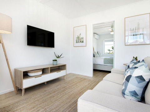 Ventura Beach Motel - 1 Bedroom - Airlie Beach Holiday 0
