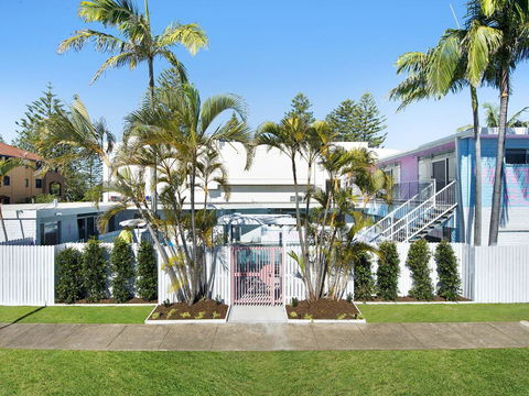Ventura Beach Motel - 1 Bedroom Unit 9 - Airlie Beach Holiday 0