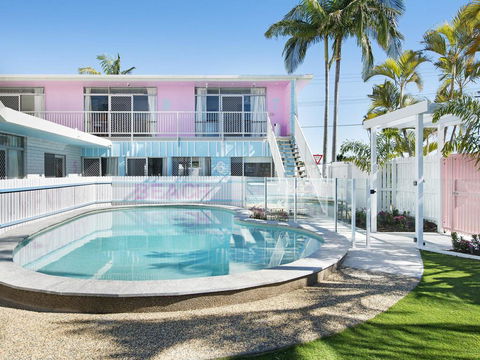 Ventura Beach Motel 2 Bed Poolside - Unit 1 - Airlie Beach Holiday 2