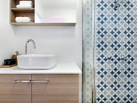 Ventura Beach Motel 2 Bed Poolside - Unit 1 - Airlie Beach Holiday 1