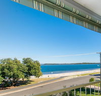 VIEWS VIEWS VIEWS Front Top Floor Waterfront Unit - Chnook Apartments South Esp Bongaree - Airlie Beach Holiday